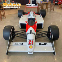 Sculpture murale décorative moderne en fibre de verre sur mesure, modèle de châssis de voiture de course F1, design artistique pour intérieur