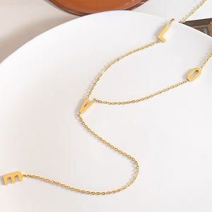 Collar con colgante de borla larga con carta de amor pequeña y compacta, cadena chapada en oro, joyería occidental - Product Image 1