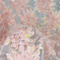 Tissu en tulle à ruban floral 3D en gros, tissu à sequins, tissu brodé à grandes fleurs pour robes de soirée et vêtements féminins