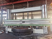 Torno vertical CNC de columna única para mecanizado de alta resistencia de piezas metálicas de gran diámetro para línea de producción de bridas y rodamientos aeroespaciales
