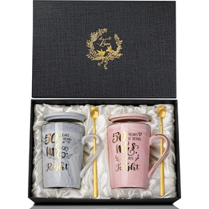 แก้วกาแฟลายหินอ่อนสีชมพูขนาด 14 ออนซ์ ของขวัญคริสต์มาสสำหรับป้า พิมพ์ข้อความ "ป้าที่ดีที่สุด" พร้อมฝา ช้อน การ์ด และกล่องสวยงาม ทนทานต่อการแตกหัก ป้องกันการรั่วซึม - Product Image 3