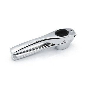 Utensilio Clásico para Verduras, Prensa de Ajo Metálica de Zinc, Modelo 01BC039 - Product Image 2