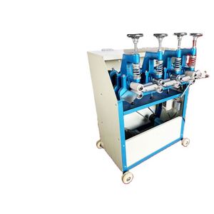 Machine à poser des doublures en cuir pour ceintures à quatre roues - Product Image 2