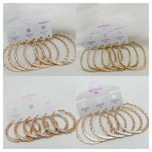 Boucles d'oreilles créoles torsadées épaisses et fines XUPING en cuivre plaqué or 14k 18k, plusieurs couleurs, grandes tailles, vente en gros - Product Image 1