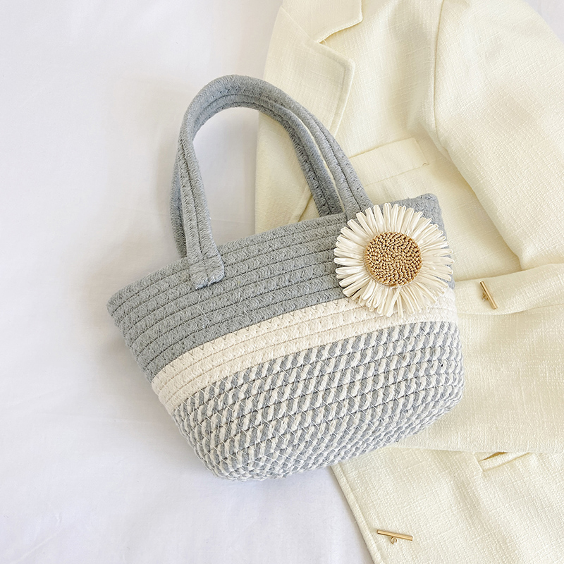 Straw woven flower gray