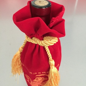 Sac à vin en velours rouge brodé avec cordon de serrage, housse pour bouteille, emballage général écologique - Product Image 2