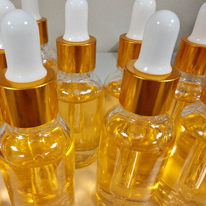 Suero de cúrcuma para la cara, cuerpo, corrector de manchas oscuras y tratamiento iluminador, hiperpigmentación, cicatrices de acné - Product Image 3