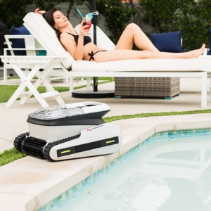 Robot de nettoyage de piscine multi-surfaces, compatible avec le vinyle, le fibre-glace et le béton - Product Image 3