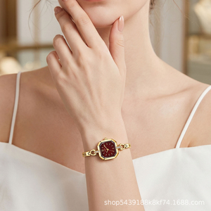Nuevo Reloj de Mujer con Esfera Octogonal, Correa de Acero Trenzado y Movimiento de Cuarzo Resistente al Agua - Product Image 3