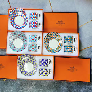 Vente flash - Ensemble de tasses à café et soucoupes en porcelaine à carreaux jaunes et bleus de luxe européens avec boîte cadeau - Product Image 5