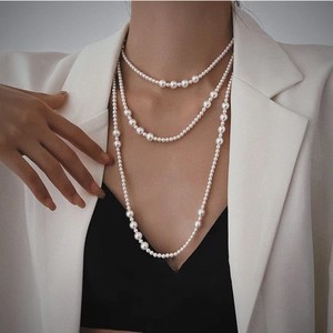 Collana di perle a farfalla in lega di clavicola catena con diamanti e croce distintiva lungo stile francese collana retrò donna - Product Image 2