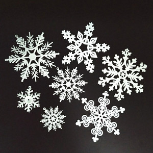 Large sélection de pendentifs et décorations de Noël en plastique de style coréen et européen/américain en forme de flocon de neige - Product Image 1