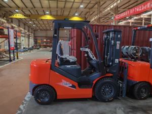 Oferta en Buenos Aires: Montacargas <span class=keywords><strong>HELI</strong></span> CPD25 de 2.5t con batería de litio, mástil de 4m, neumáticos sólidos, cabina y 3 válvulas - Product Image 6