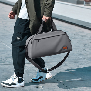 Sac de sport en PU grande capacité pour homme, sac de voyage étanche et tendance avec fermeture éclair en polyester pour affaires et sports - Product Image 5