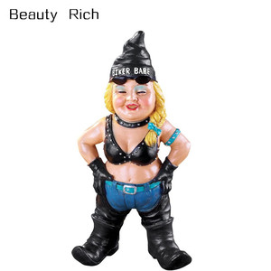 Polyresin/Resina Biker Giardino Gnome Figurine con Moto del Cambio In Pelle e Tatuaggi Dipinte a Mano Yard Statua, biker Babe - Product Image 1