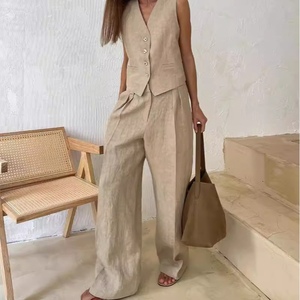 ชุดเสื้อกั๊กแขนกุดและกางเกงลำลองเอวต่ำ2ชิ้นสีล้วนแฟชั่น - Product Image 1