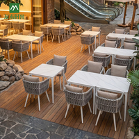 Meubles de salle à manger d'extérieur commerciaux, chaise en aluminium blanc avec corde tressée à la main, table avec plateau en marbre pour centre commercial, restaurant, café, terrasse