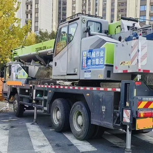 Grúa Móvil Hidráulica Usada Zoomlion ZTC250 de 25 Toneladas, Modelo 2021, con Motor, Bomba de Engranajes y Maquinaria de Rodamientos para Reportes - Product Image 4