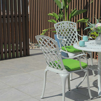 Ensemble de salle à manger d'extérieur au design européen moderne et durable, en aluminium moulé, 5 pièces, table de jardin, 4 chaises, utilisation hôtelière