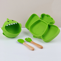 Vente en gros Ensemble de sevrage de bébé sans BPA de qualité alimentaire personnalisé comprenant des bavoirs en silicone assiette cuillère tasse sucette pour l'alimentation des tout-petits
