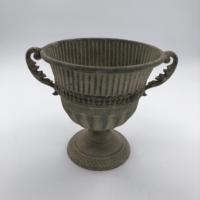 Urne trophée antique en fer vert, pot de fleurs thermolaqué avec poignées pour jardin, utilisation extérieure et intérieure