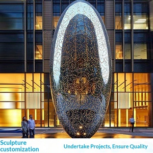 Grande sculpture en acier inoxydable sur mesure, anneau ondulé effet miroir pour aménagement aquatique extérieur, pour projets commerciaux, campus et motifs cerf - Product Image 6