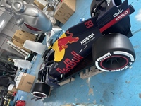 Sculpture de voiture de course F1 en résine grandeur nature, modèle de simulation de voiture de Formule 1, décoration pour la maison, le centre commercial ou l'exposition