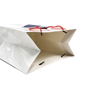 Bolsa de Papel para Compras con Asas, Económica, Reciclada, con Logotipo Personalizado Impreso - Product Image 4