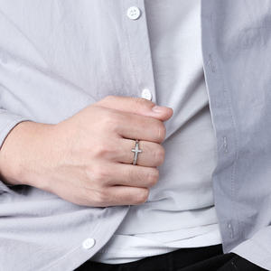 Anillo de Cruz de Diamantes, Acero Dorado, Corte Brillante Redondo, Joyería de Compromiso Unisex, Grabado con Fe, Esperanza y Amor - Product Image 3