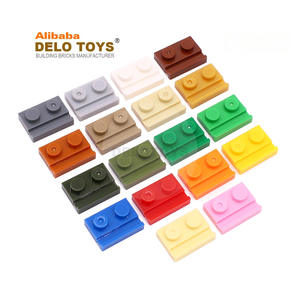 DELO TOYS Pièces de bricolage pour enfants, blocs de construction MOC, briques en plastique de haute qualité, plaque 1*2, modifiée 1 x 2 avec rail de <span class=keywords><strong>porte</strong></span> (N° 32028) - Product Image 1