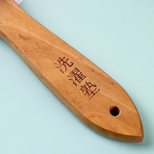 Cepillo quitapelusas de madera maciza con mango largo para limpiar ropa de lana - Product Image 3