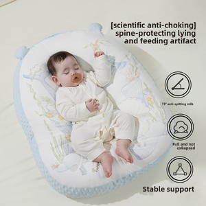 Cuscino Inclinato per <span class=keywords><strong>Neonati</strong></span> con Motivi Cartoon per Prevenire il Ruttolamento e il Soffocamento Durante l'Allattamento Laterale; Supporto per la Colonna Vertebrale dei <span class=keywords><strong>Neonati</strong></span> - Product Image 1