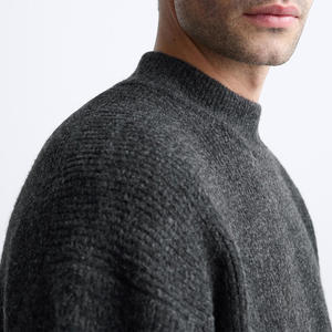 Pull-over en laine à manches longues col rond haut en tricot pour l'hiver pour hommes de créateur à logo personnalisé - Product Image 4