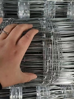 Clôture pour bétail et moutons galvanisée de 8 pieds, produite en usine, anti-rouille et anti-corrosion, clôture à mailles avec poteaux