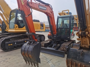 Mini-excavatrice <span class=keywords><strong>Doo</strong></span>-san DX60-4 de 5,7 tonnes avec moteur Yanmar 4TNV94L, godet de 0,21 m³, <span class=keywords><strong>d</strong></span>'<span class=keywords><strong>occasion</strong></span>, compacte, sur chenilles, à vendre - Product Image 3
