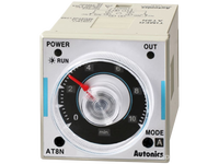 Minuterie Autonics AT8N, analogique, 6 modes, multi-plages, DPDT ou SPDT, temporisée/instantanée, 100-240VAC/24-240VDC (prise Re...