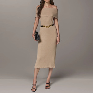Elegante Vestido Midi de Punto con Hombros Descubiertos y Cinturón, Color Sólido, Lana y Nailon, Estilo Otoñal, Ropa de Mujer - Product Image 4