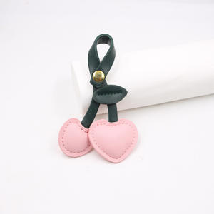 Nouveau porte-clés en cuir PU coloré en forme de cœur, personnalisable, tendance, pour hommes et femmes, breloques pour sac à main, pendentif, bijoux, cadeau - Product Image 5