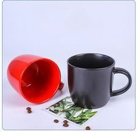 Grande tasse à café en céramique multicolores avec un design uni pour la vente en gros et l'usage quotidien
