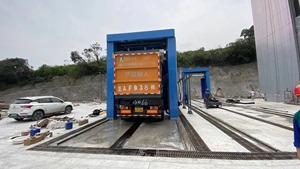 Macchina completamente automatica per autolavaggio con 5 spazzole per autocarri e carrozze e altri veicoli di grandi dimensioni - Product Image 6