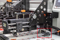 Nouvelle imprimante à écran pour panneaux PVC entièrement automatique à haute efficacité avec système de durcissement UV pour l'impression d'étiquettes et de cartes de panneaux de commande.