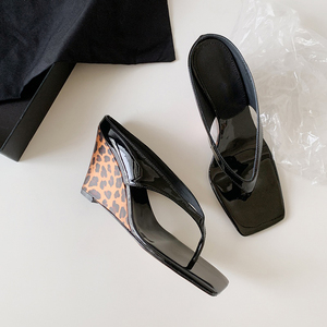 Sandalias de Tacón de Cuña de 8 CM con Tiras de Cuero Patentado, Punta Cuadrada, Hechas a Mano, de Alta Calidad para Damas 2026 - Product Image 3