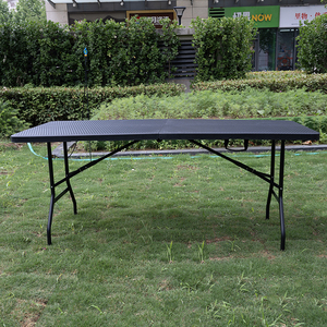 <span class=keywords><strong>Table</strong></span> <span class=keywords><strong>pliante</strong></span> rectangulaire en plastique imitation rotin noir de 6 pieds pour événements, vente en gros d'usine, populaire pour jardins et patios - Product Image 4