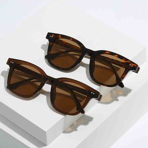 2025 <strong>New</strong> <strong>Styles</strong> Fashion Sun <strong>Glasses</strong> Tr90 Sunglasses Women Sun <strong>Glasses</strong> for Men Shades Retro Square Sunglasses - Product Image 2