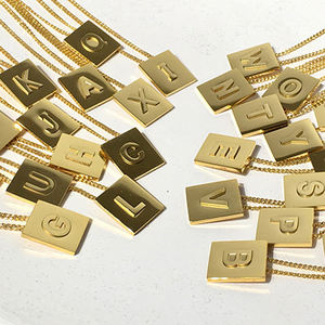 Collar con Colgante de Nombre Personalizado, Cadena Geométrica de Latón, Chapado en Oro, Letra Inicial Moderna, Unisex, para Fiesta - Product Image 1