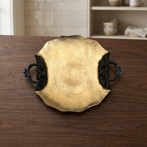 Plateau décoratif en métal rustique, forme irrégulière, finition dorée, poignées noires, 16,1x13,3 pouces, pièce unique, Elegant Moments - Product Image 4