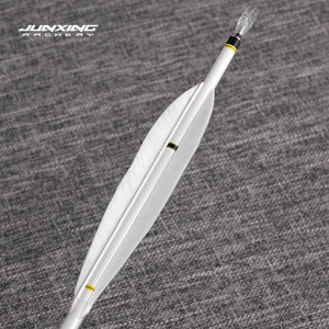 Flèche de chasse Junxing en carbone pur, classe Arch, 52 mm, avec plumes véritables et queue Bate Tail en plumes de dinde, pour arc traditionnel, modèle Beauty - Product Image 1