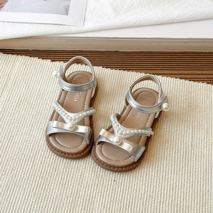 รองเท้าแตะสไตล์เกาหลีสำหรับฤดูร้อน ประดับโบว์มุก พื้นนุ่ม กันลื่น เหมาะสำหรับเด็กผู้หญิง ใส่ได้ทุกวัน - Product Image 2