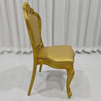 Chaise de banquet en tissu capitonné avec cadre en plastique doré sculpté et orné