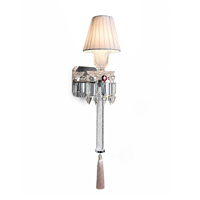 Applique murale de luxe légère à la française, en fer électroplaqué avec abat-jour en tissu et pampilles en cristal, blanc/rouge au choix pour chambre, salon, villa